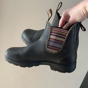 Brand new, size 9 women’s blundstones.